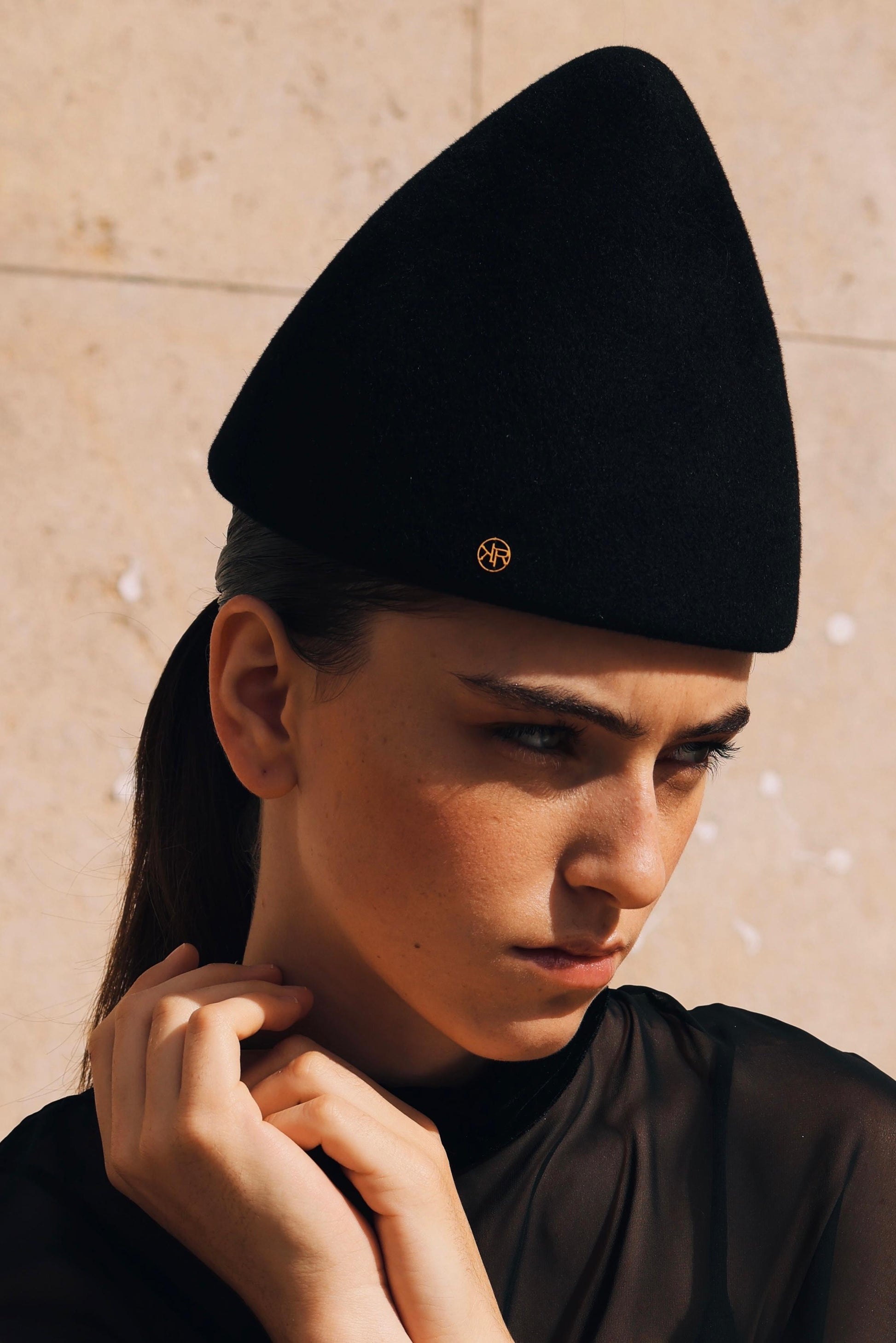 VELOURS FELT CONE-SHAPED HAT